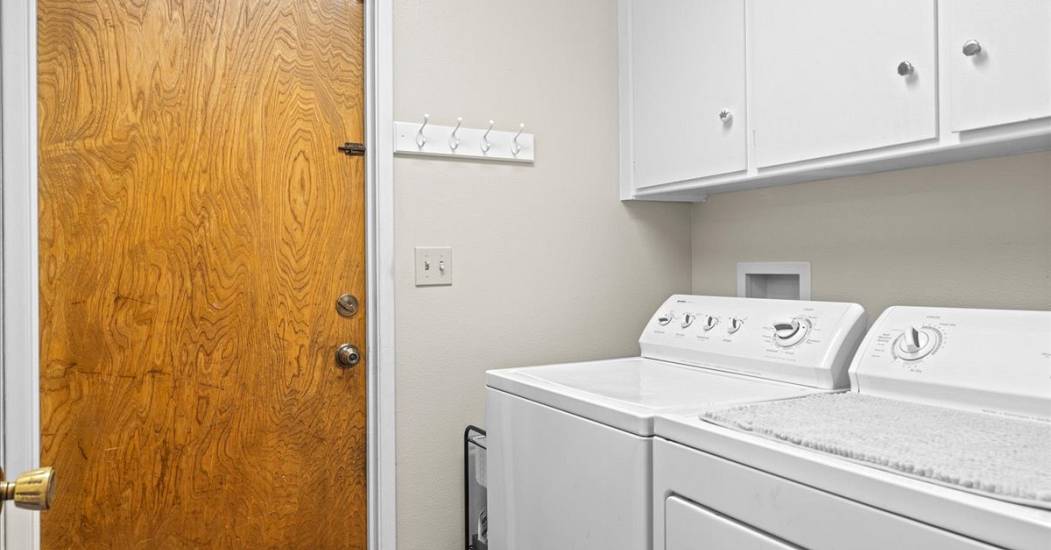 24-Laundry Room.jpg