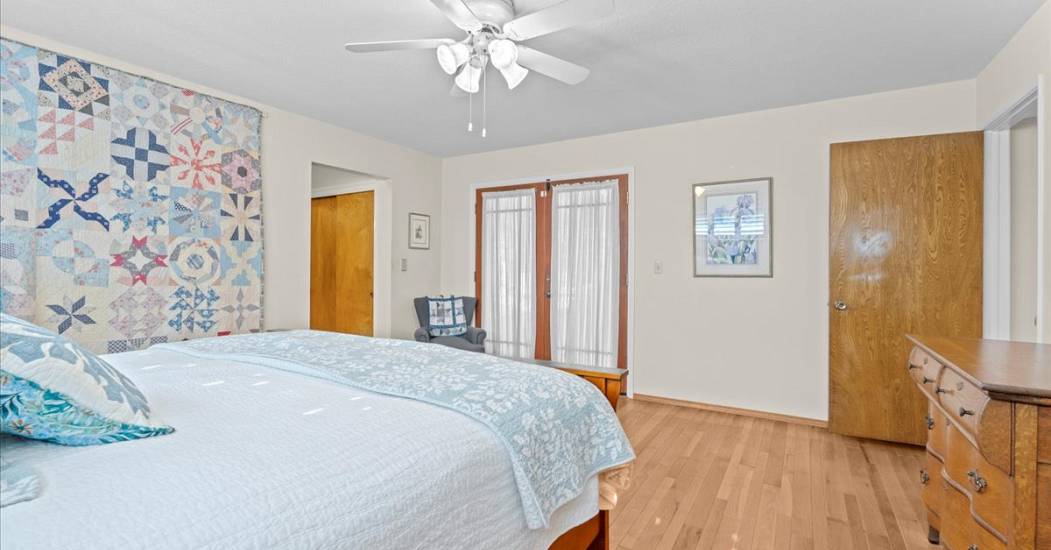 40-Master Bedroom.jpg