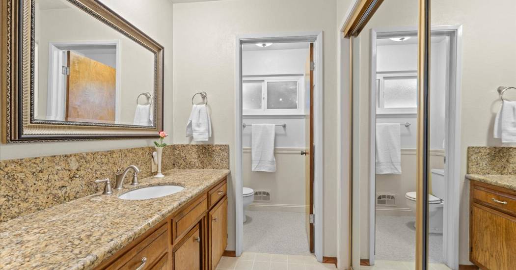 41-Master Bathroom.jpg