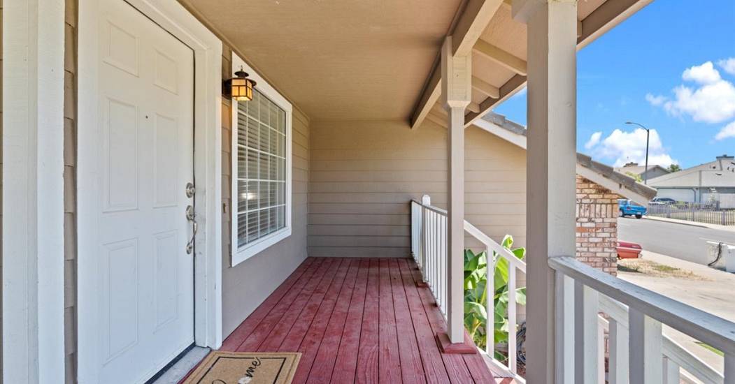 05-Front Porch.jpg