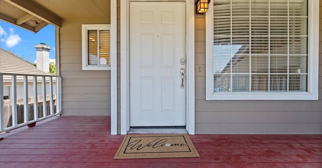 07-Front Door.jpg