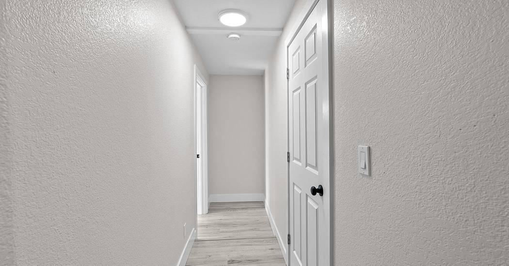 34-Hallway.jpg