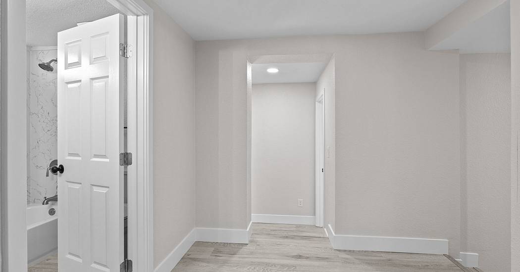 28-Hallway.jpg