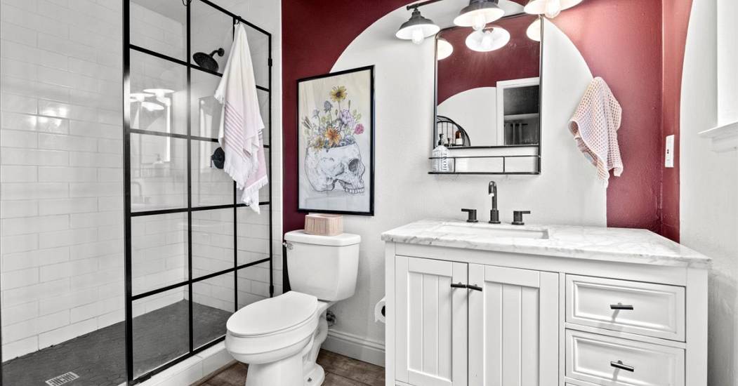 39-Master Bathroom.jpg