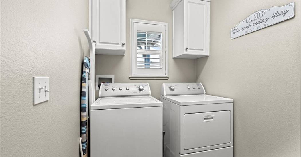 27-Laundry Room.jpg