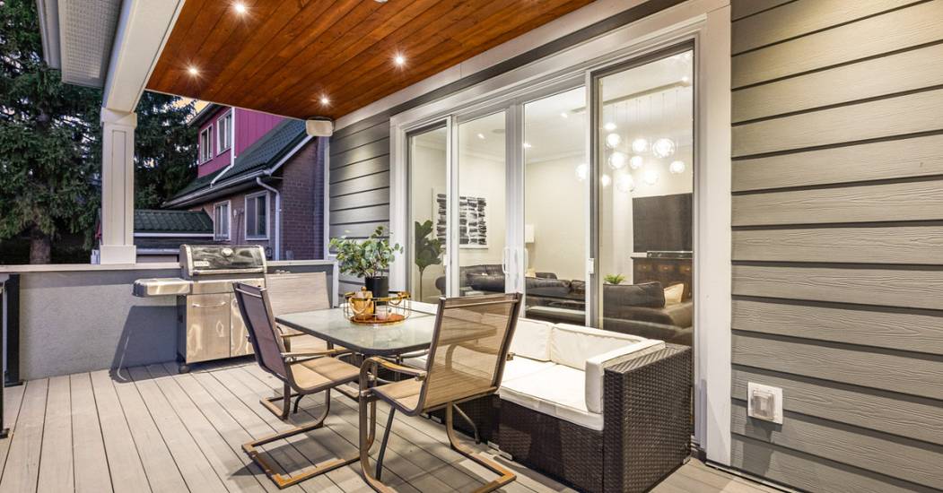 38- Back Deck Dining Area.jpg