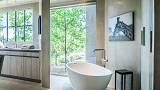 32sunflower-mstr-bathtub-1 copy.jpg