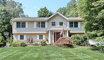 SPACIOUS PEARL RIVER, NY COLONIAL