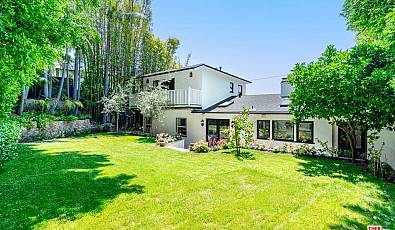 1622 Sunset Plaza Dr
