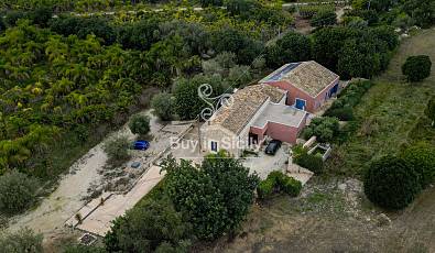 Wonderful historic farmhouse between Rosolini and Noto, expertly restored