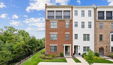 Beautiful End-Unit Condo in Greengate