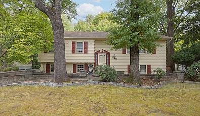 BARDONIA, NY 4 Bedroom Raised Ranch.