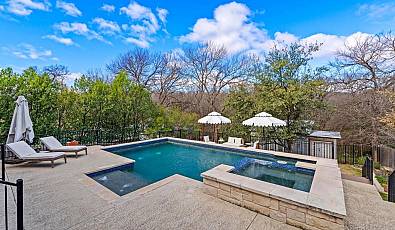 1006 Meriden LN